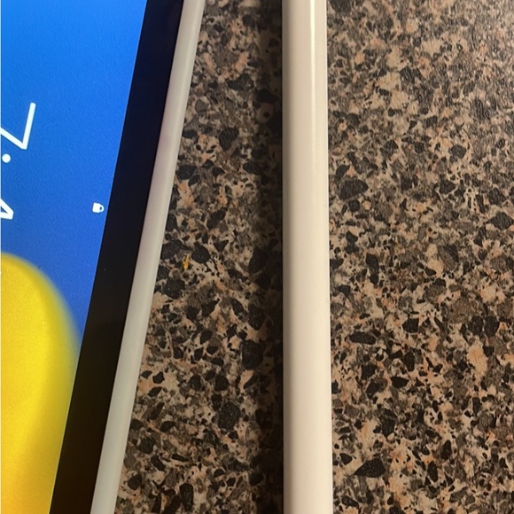 APPLE 9TH GEN IPAD AND APPLE 2ND GEN PENCIL
